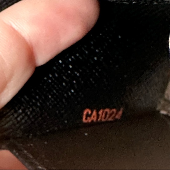 Louis Vuitton Epi Black Key Case 6 - Picture 11 of 11